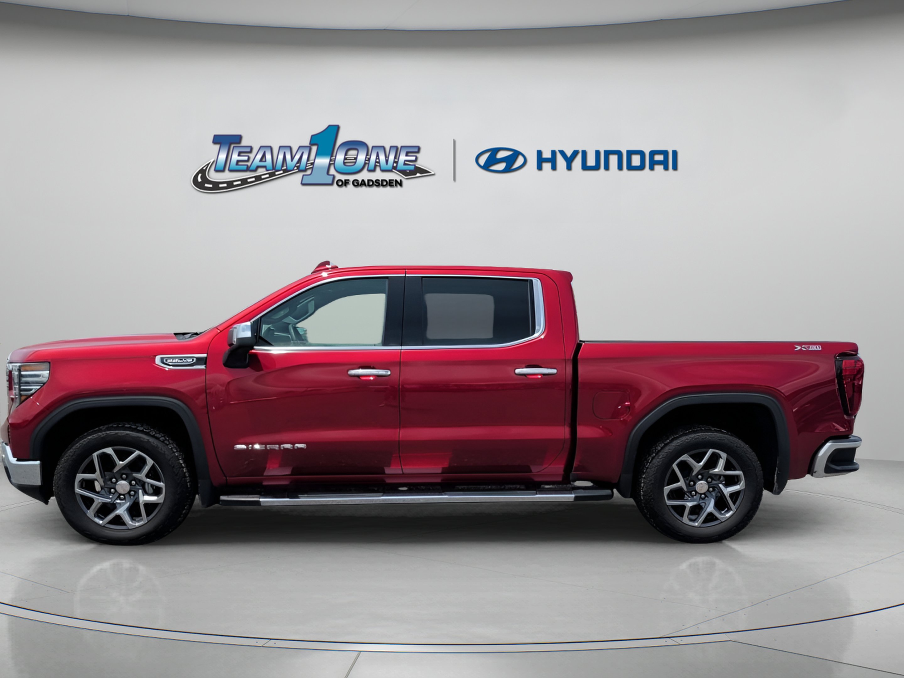 Used 2025 Volcanic Red Tintcoat GMC SLT image 5