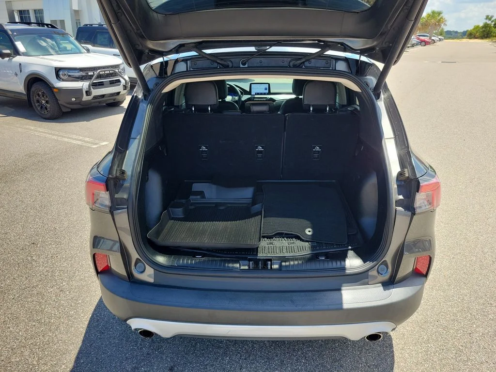 Used 2020 Magnetic Metallic Ford SE Sport image 11