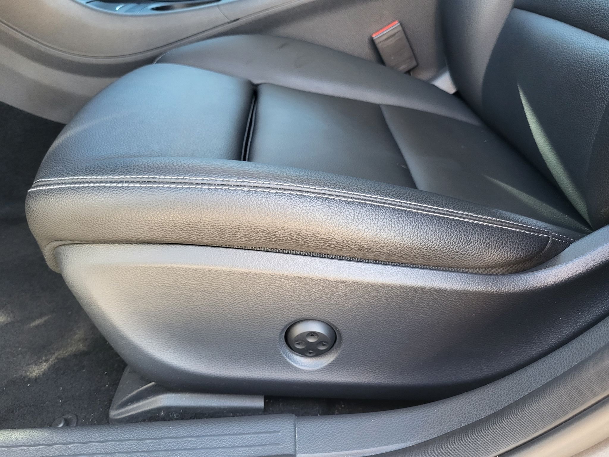 Used 2016 Mountain Gray Metallic Mercedes-Benz 250 4MATIC® image 17