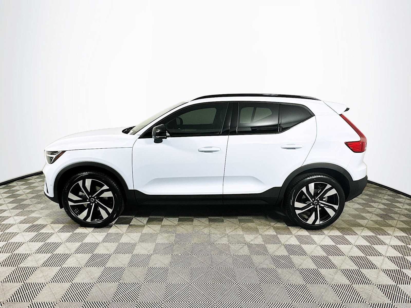 New 2026 Cloud Blue Volvo Ultra image 4