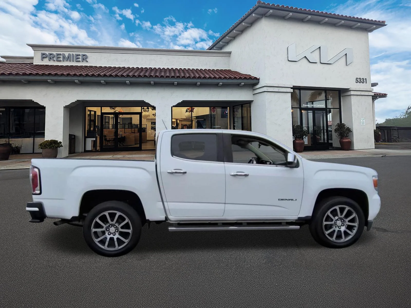 Used 2018 White GMC Denali image 9