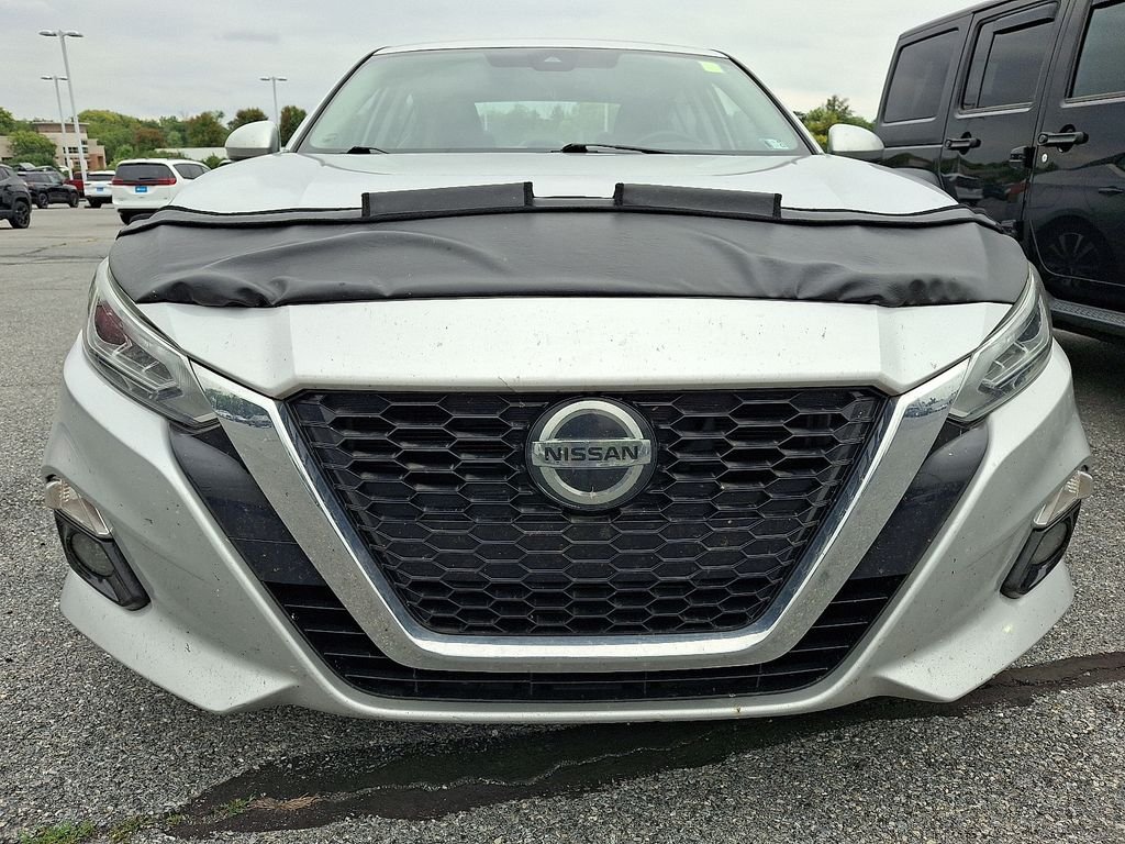 Used 2020 Silver Nissan 2.5 Platinum image 2