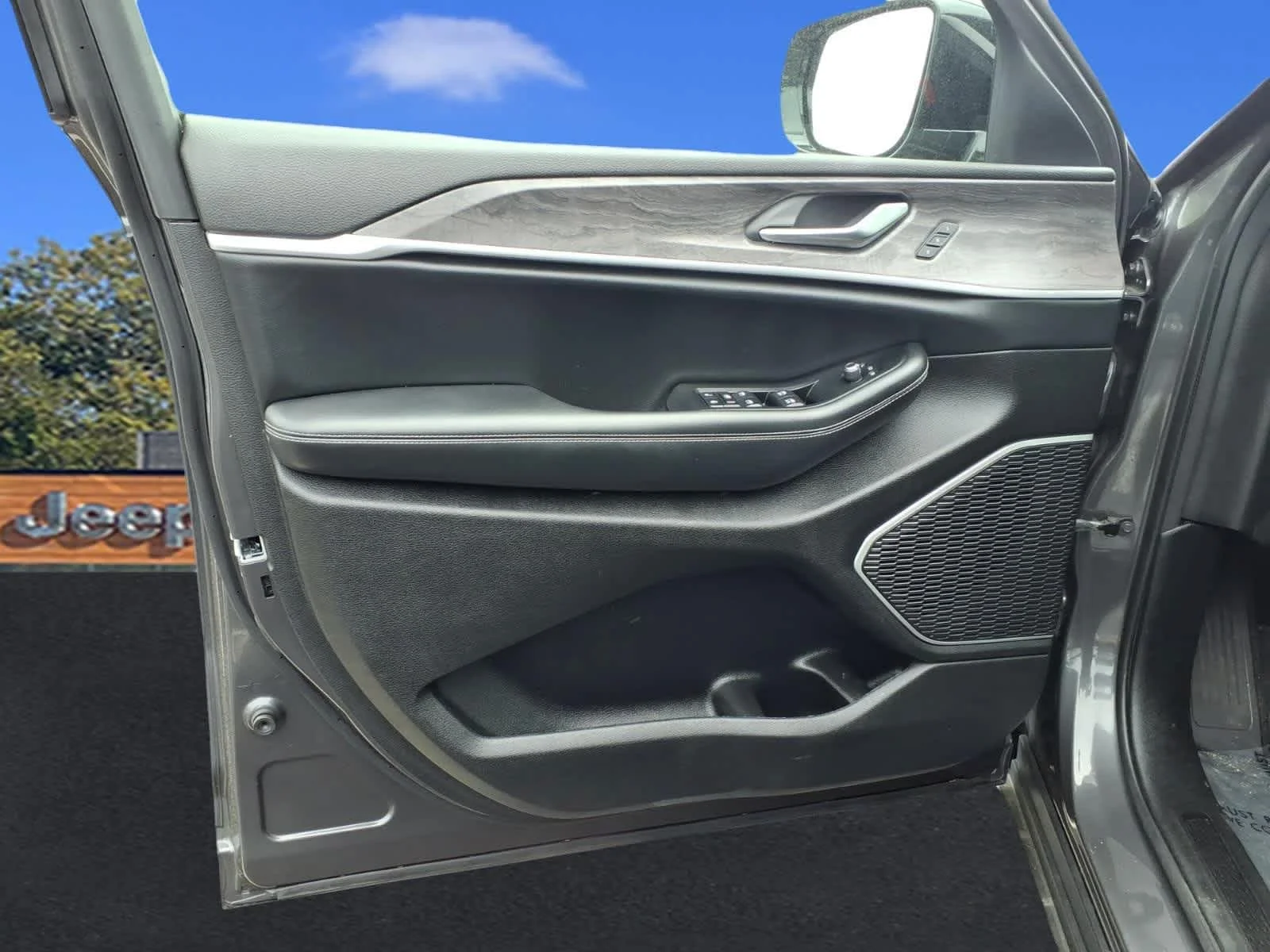 Used 2022 Baltic Gray Metallic Clearcoat Jeep Limited image 16