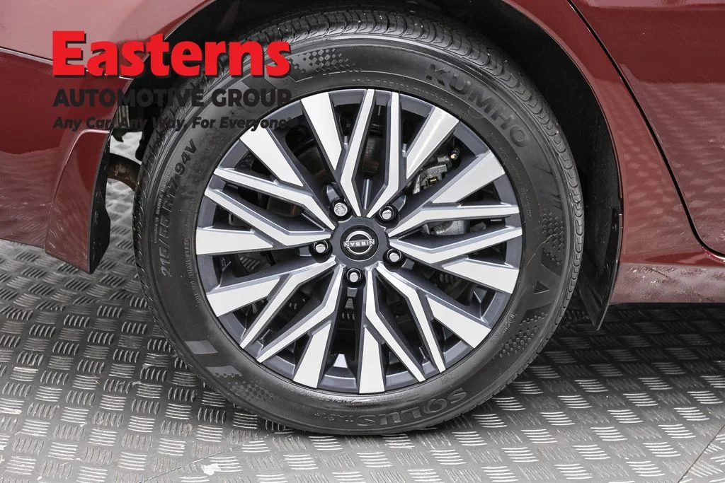 Used 2024 Red Nissan 2.5 SV image 30