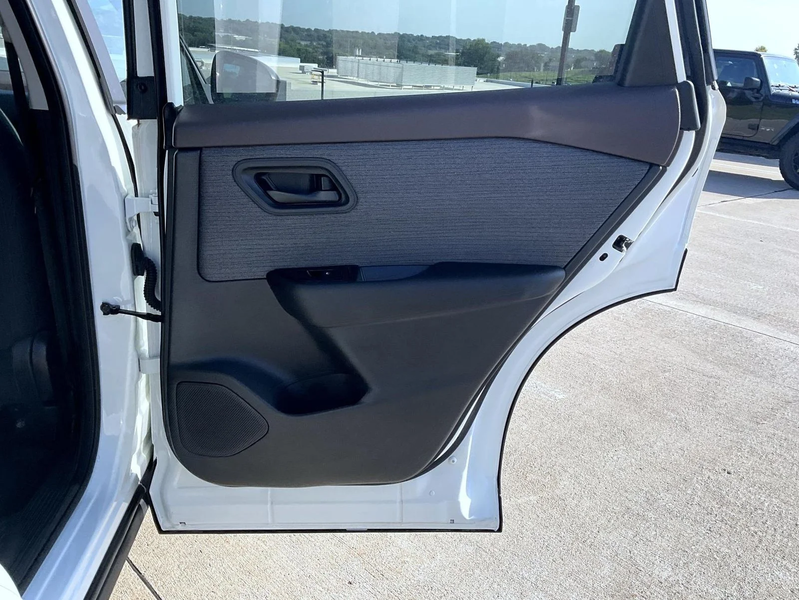 Used 2023 White Nissan S image 21