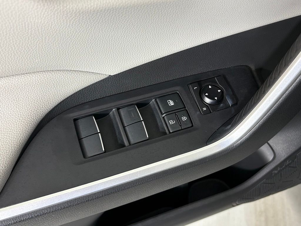 Used 2021 White Toyota XLE Premium image 15