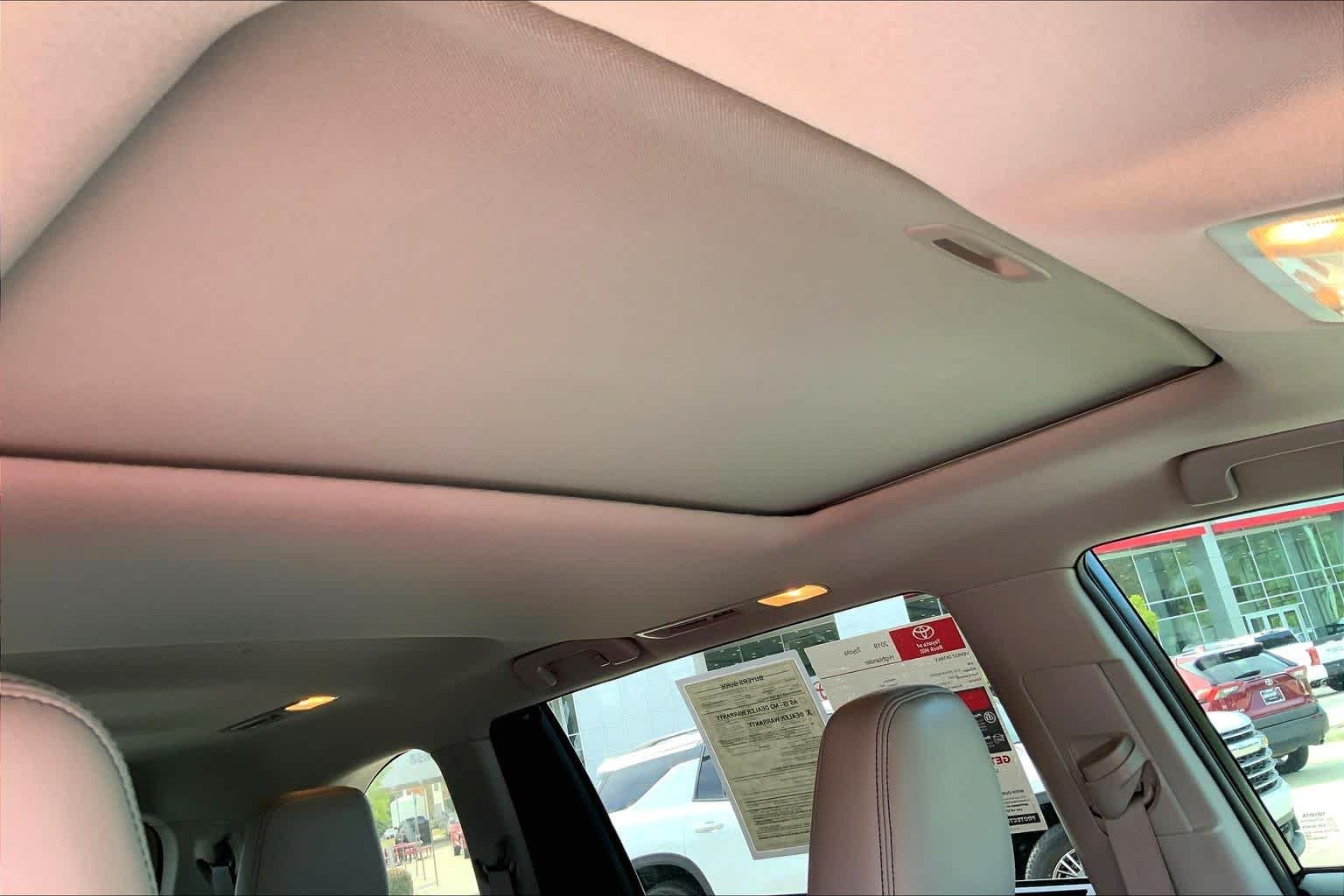 Used 2019 Blizzard Pearl Toyota XLE image 14