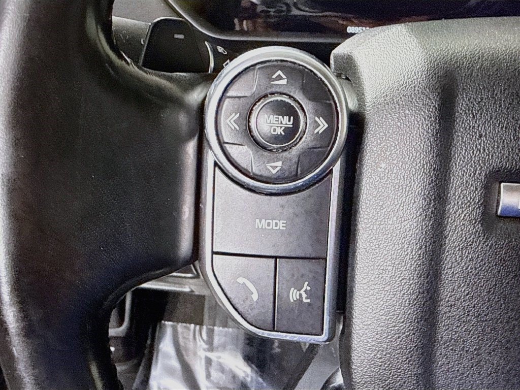 Used 2018 Narvik Black Land Rover HSE image 10