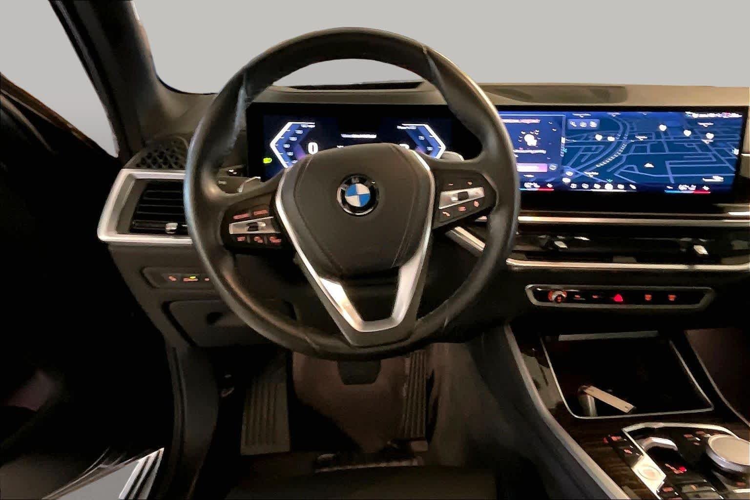 Used 2026  BMW sDrive40i image 5