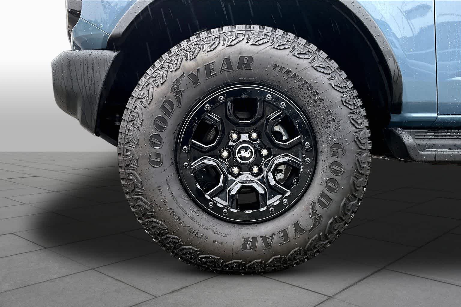 Used 2025 Azure Gray Metallic Tri-Coat Ford Outer Banks image 11