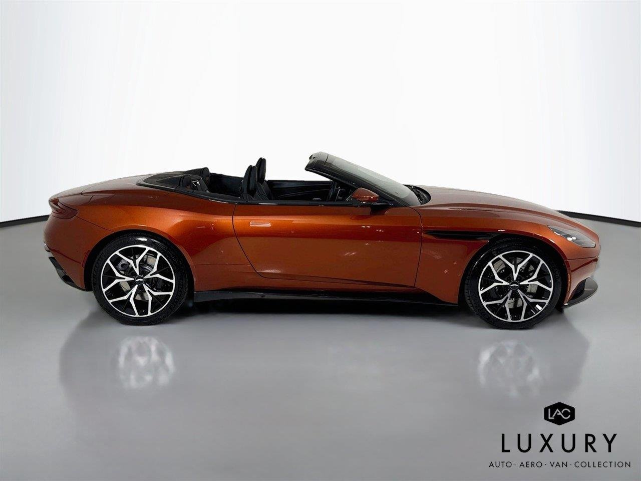 Used 2019 Cinnabar Orange Aston Martin Volante image 5