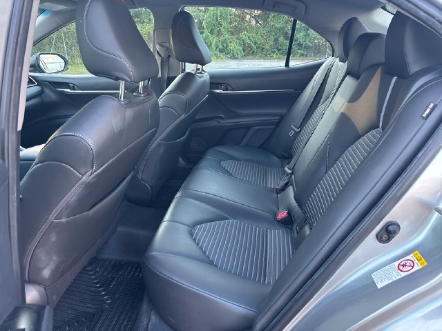 Used 2018 Silver Toyota SE image 7