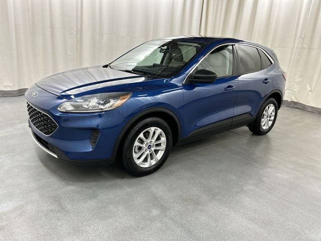Used 2022 Ford Escape SE with VIN 1FMCU0BZ0NUA15669 for sale in Waterbury, CT