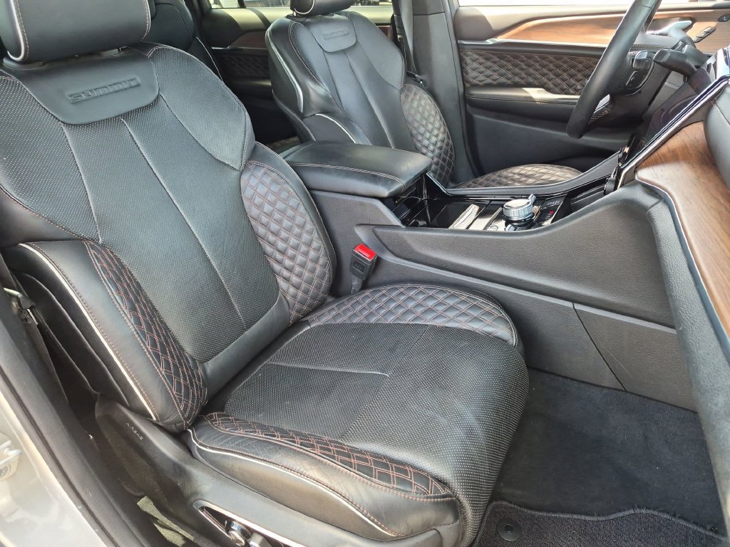 Used 2024 Silver Jeep Summit image 34