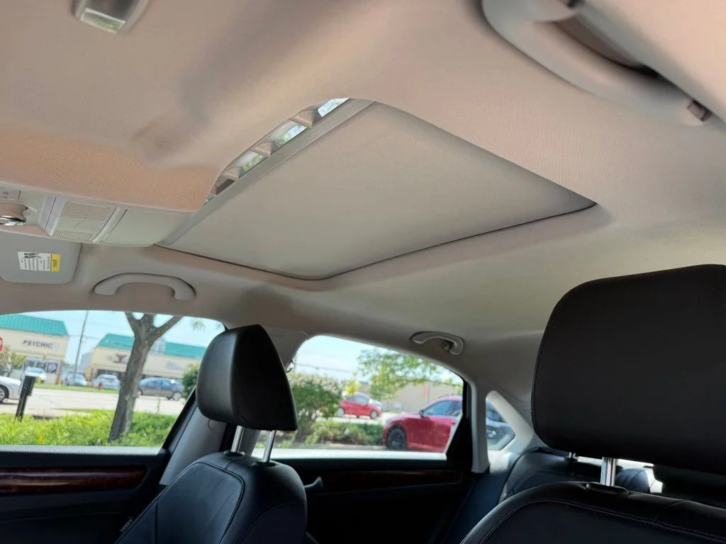 Used 2012 Gray Volkswagen V6 SEL Premium image 24