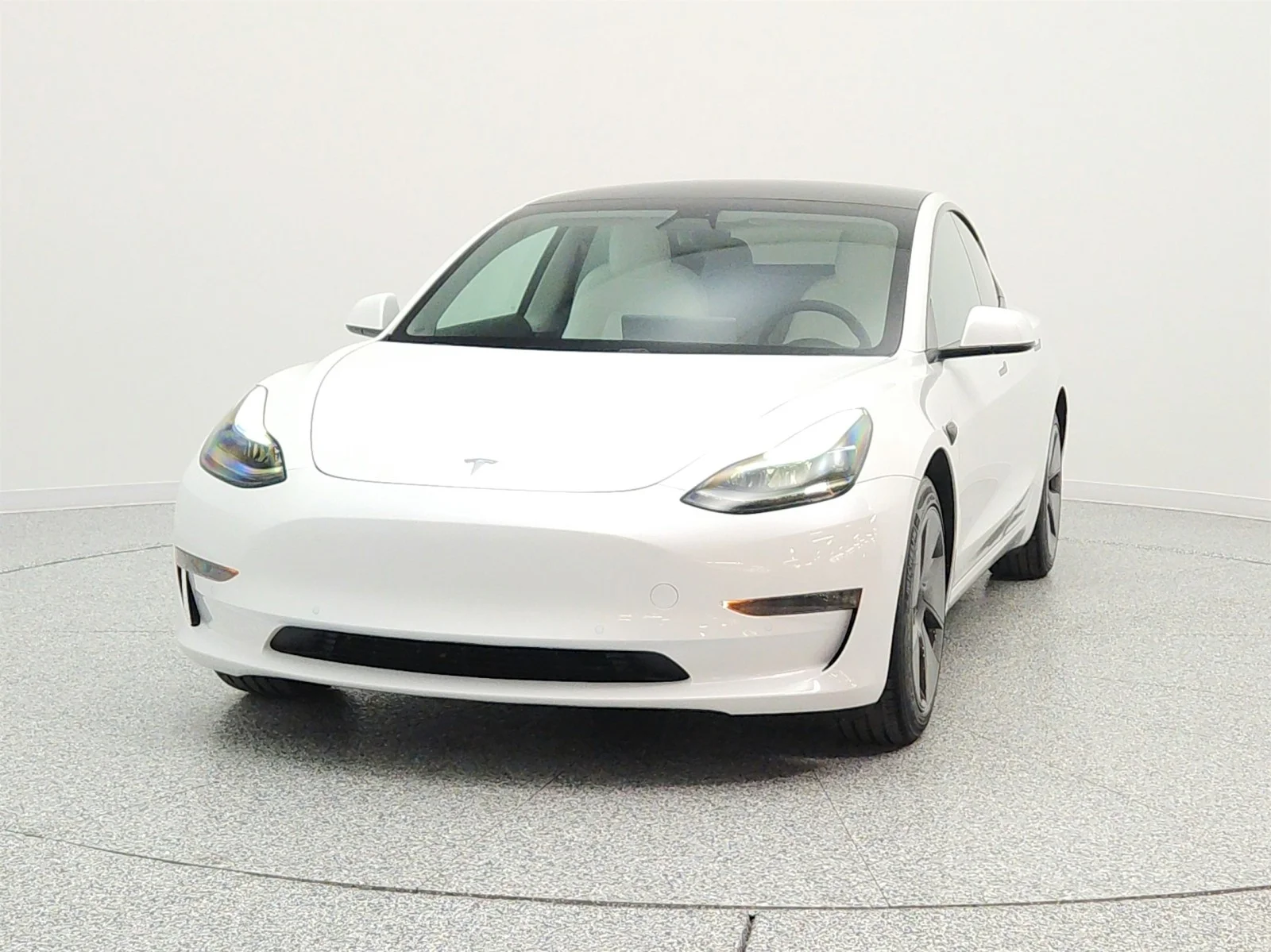 Used 2021 Pearl White Multi-Coat Tesla Standard Range Plus RWD image 2