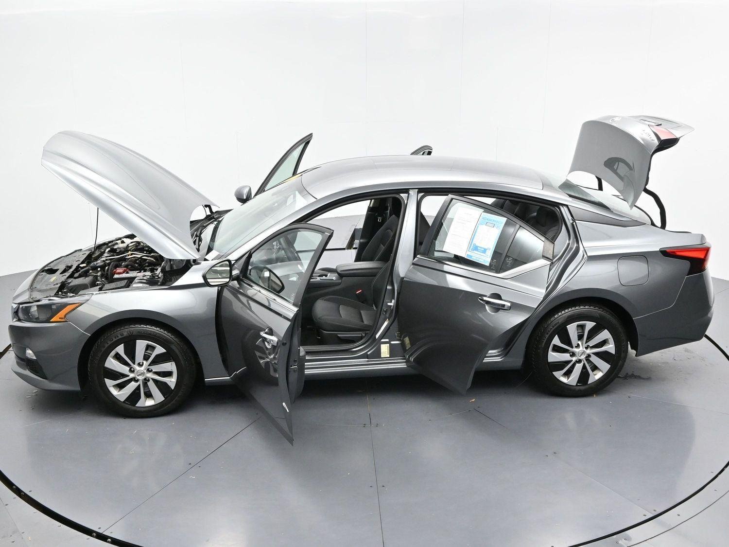 Used 2022 Gun Metallic Nissan 2.5 S image 37