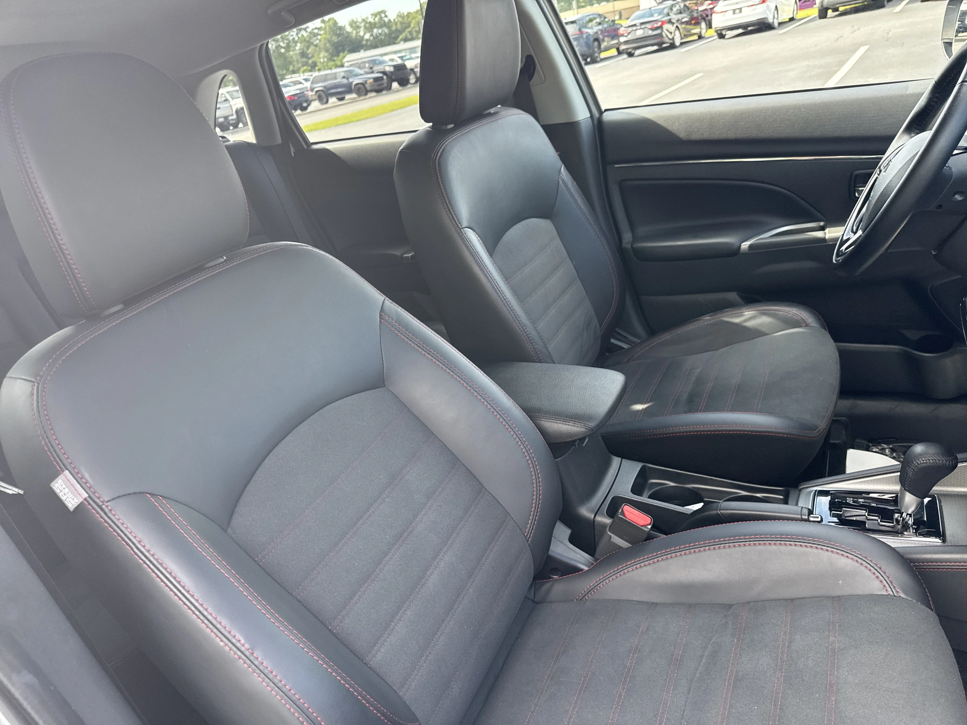 Used 2025  Mitsubishi 2.0 ES image 33
