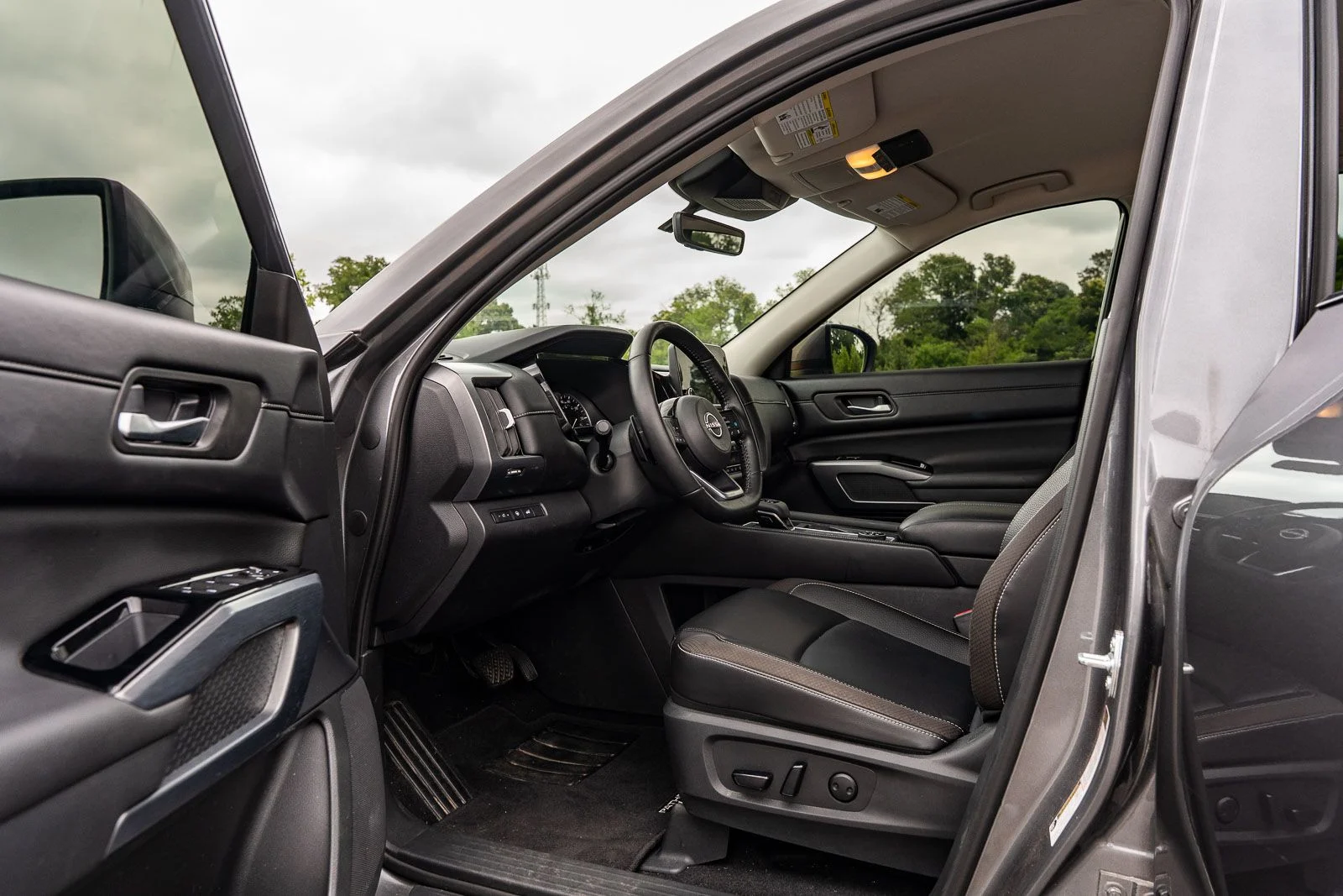 Used 2025 Gray Nissan SL image 16