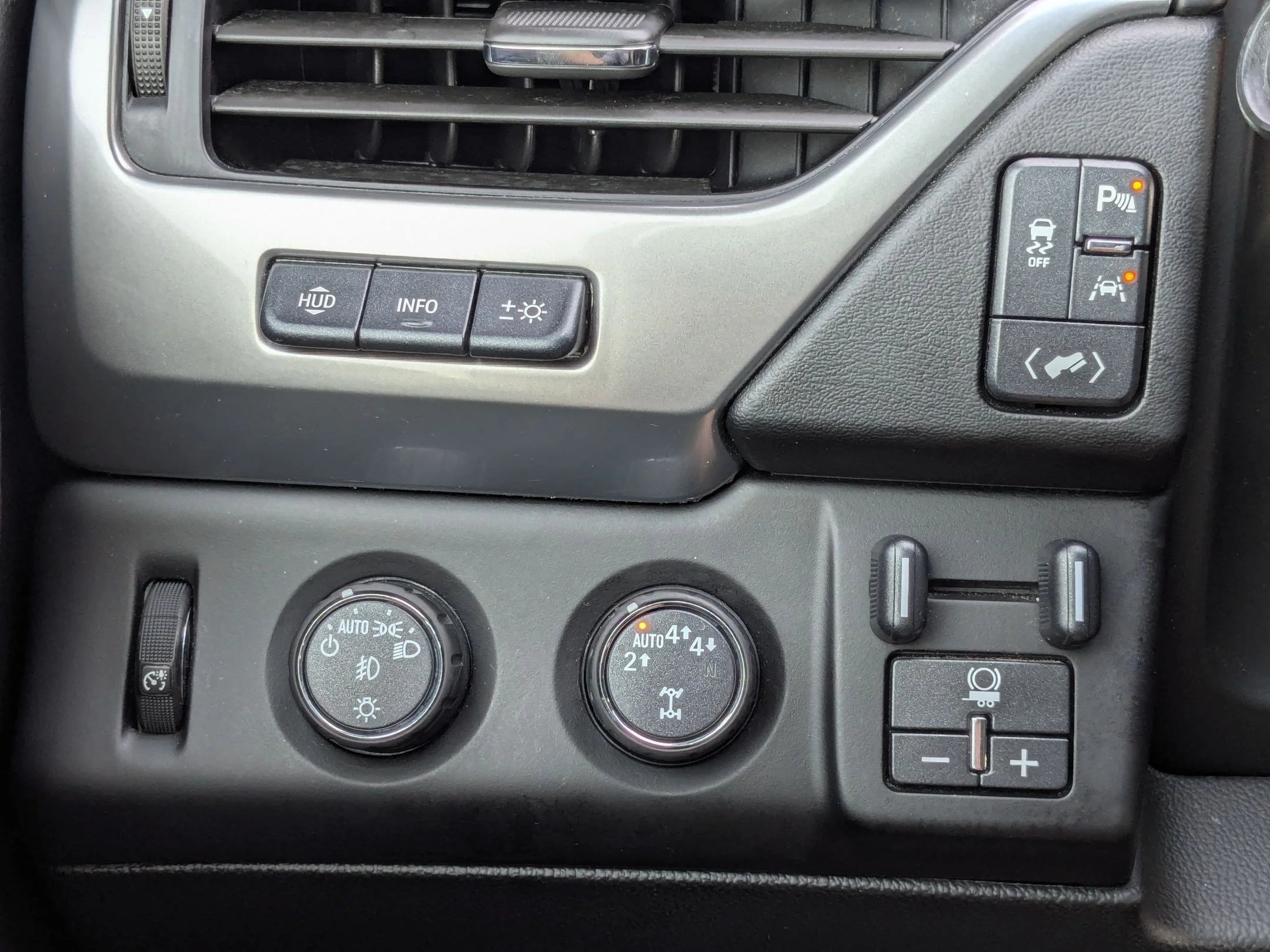 Used 2020 Black Chevrolet Premier image 18