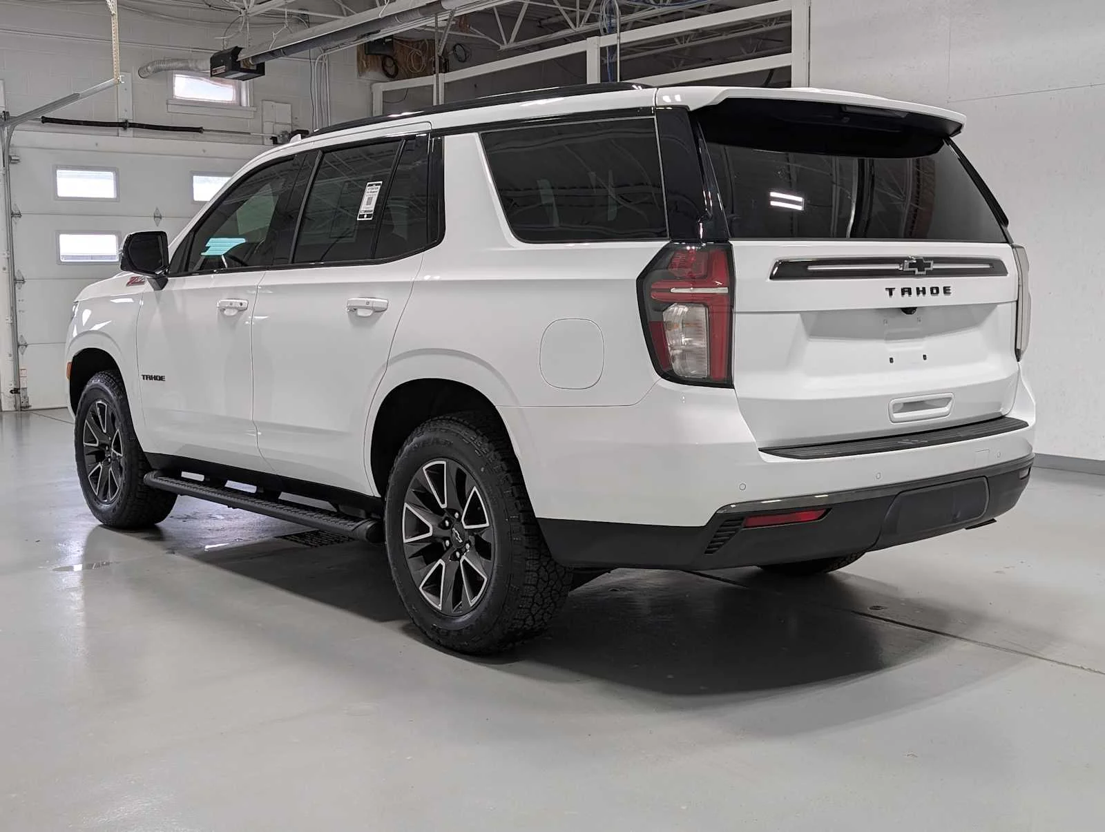 Used 2022 Summit White Chevrolet Z71 image 10