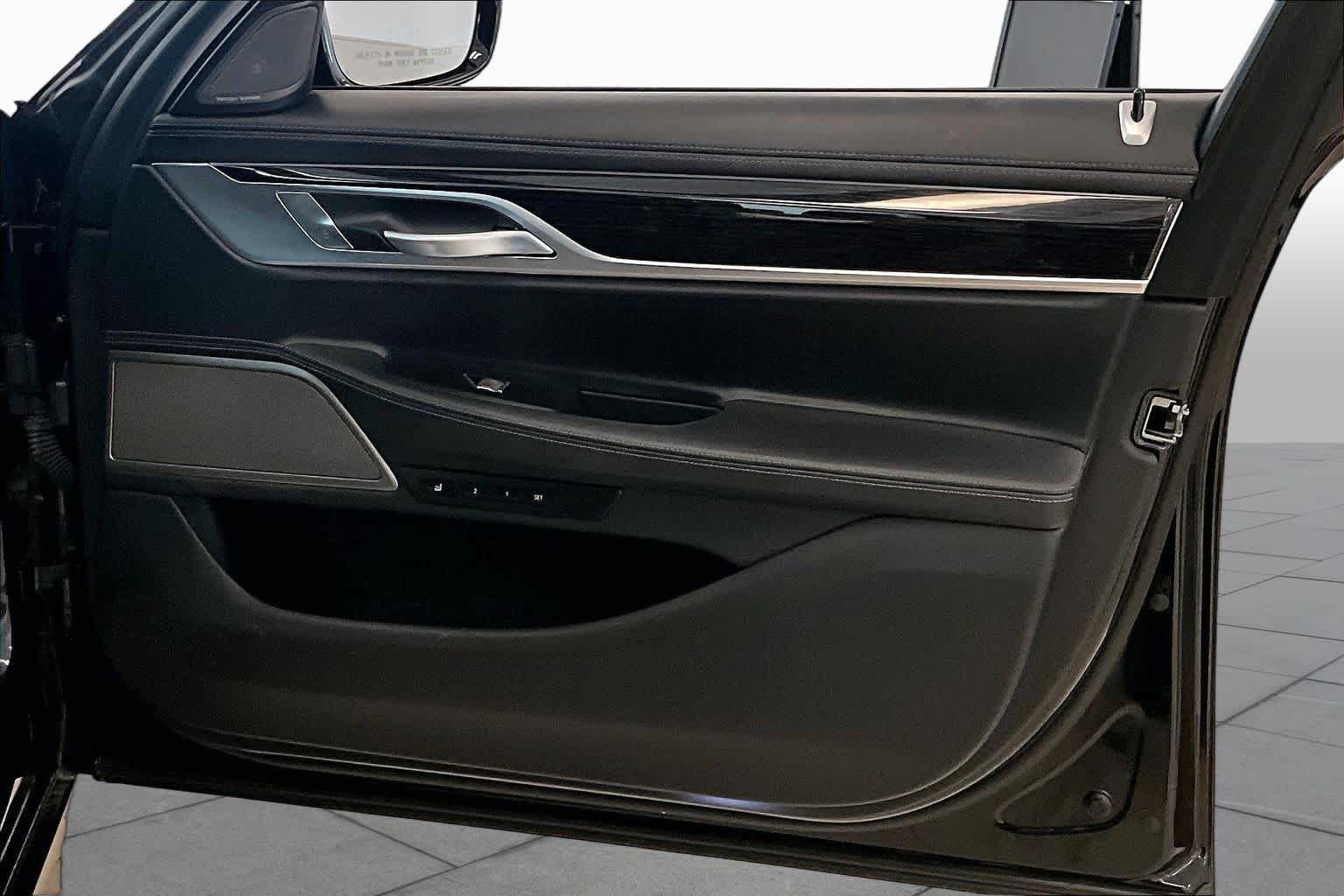 Used 2019 Black Sapphire Metallic BMW 750i image 19