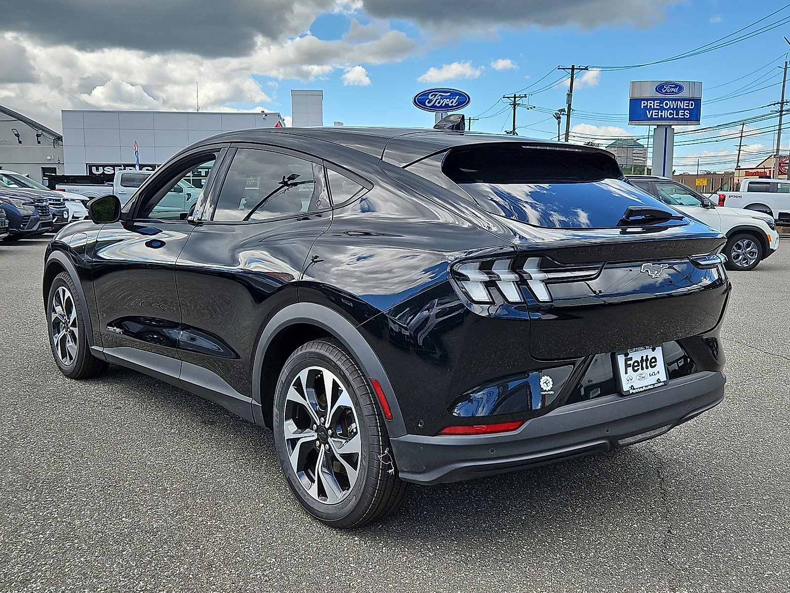 Used 2024 Shadow Black Ford Select image 6