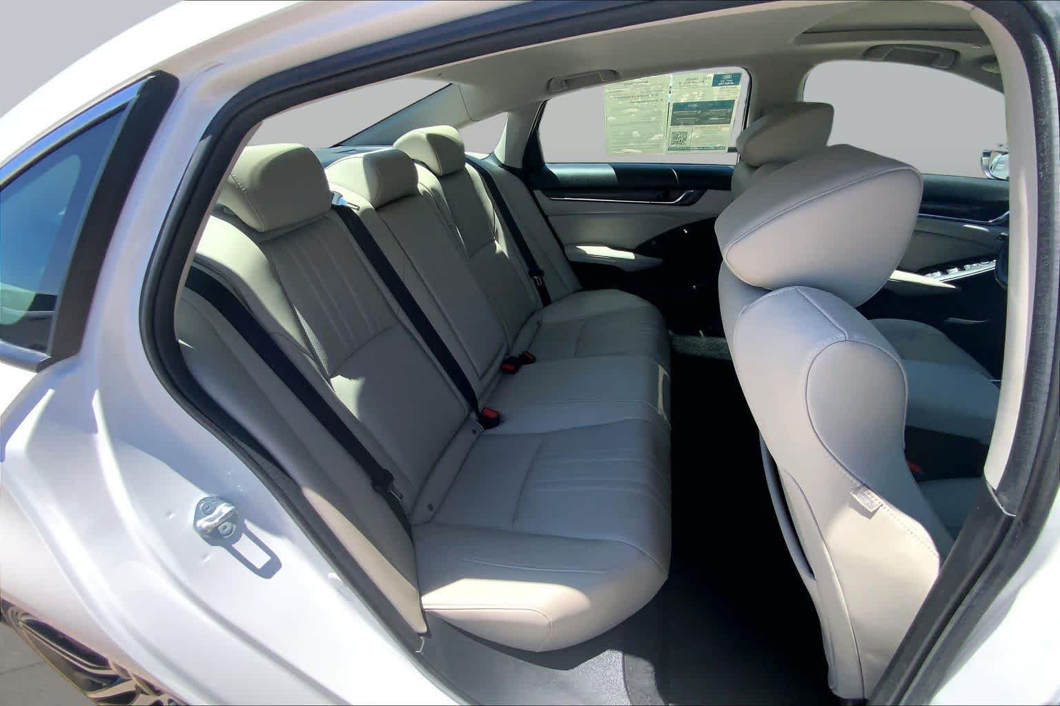 Used 2021 Platinum White Pearl Honda Touring image 20