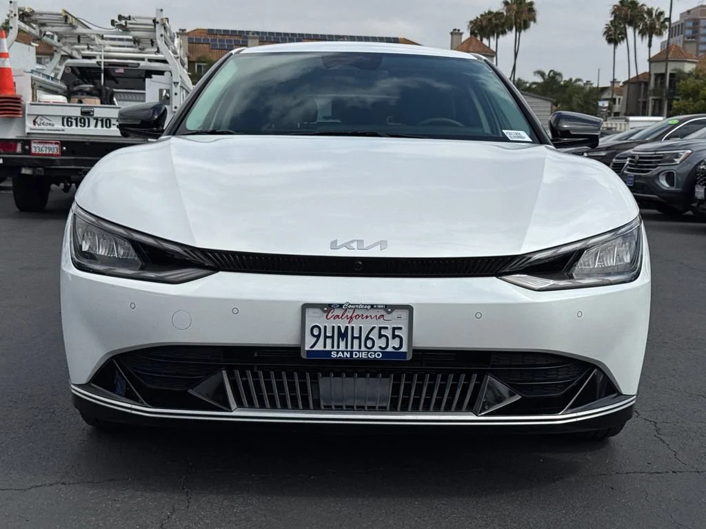 Used 2023 White Kia Wind image 5