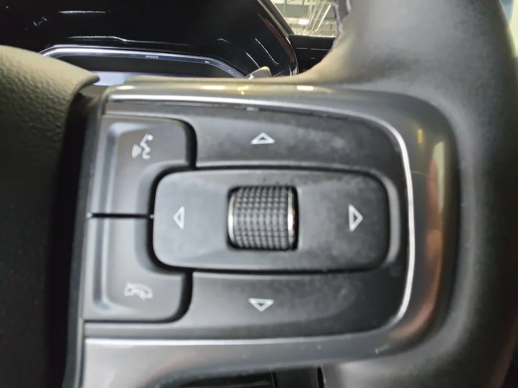 Used 2025 White Chevrolet RST image 19