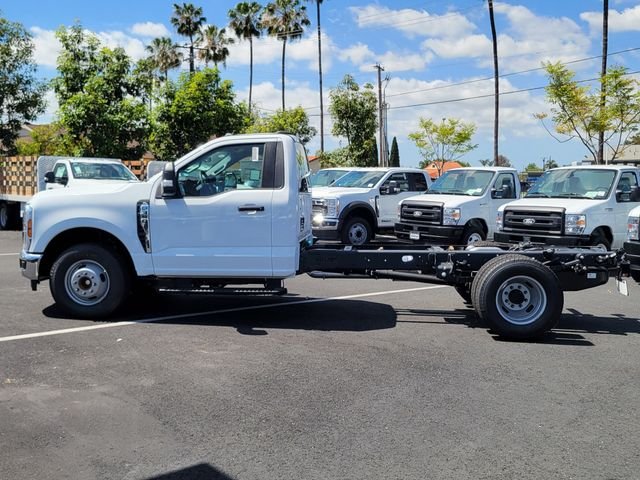 New 2026 Oxford White Ford F-350® XL image 21