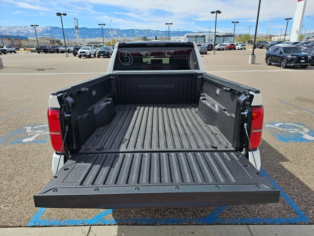 2026 Toyota Tacoma SR5 - Photo 7