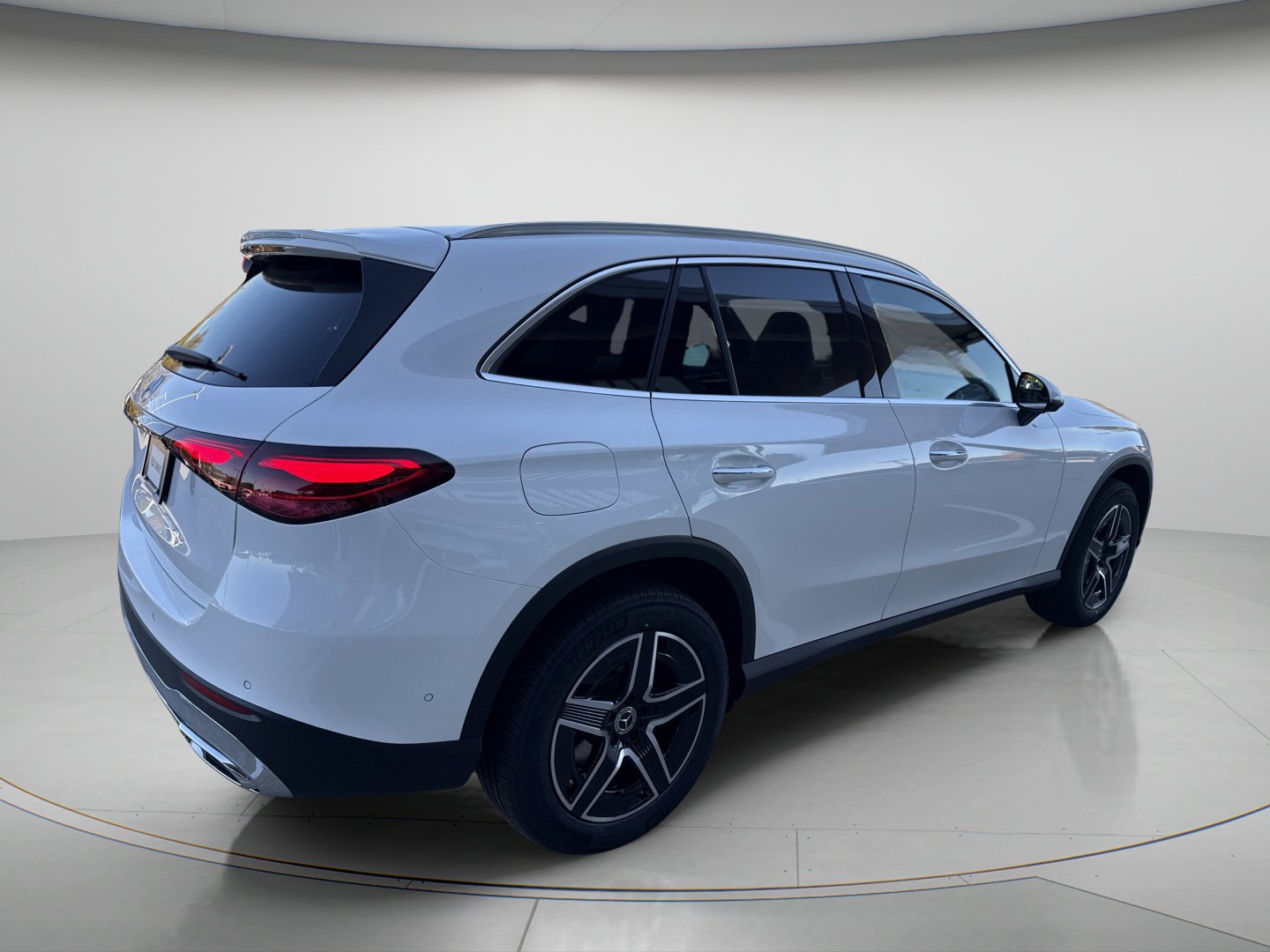 Used 2026 Polar White Mercedes-Benz GLC 300 image 5