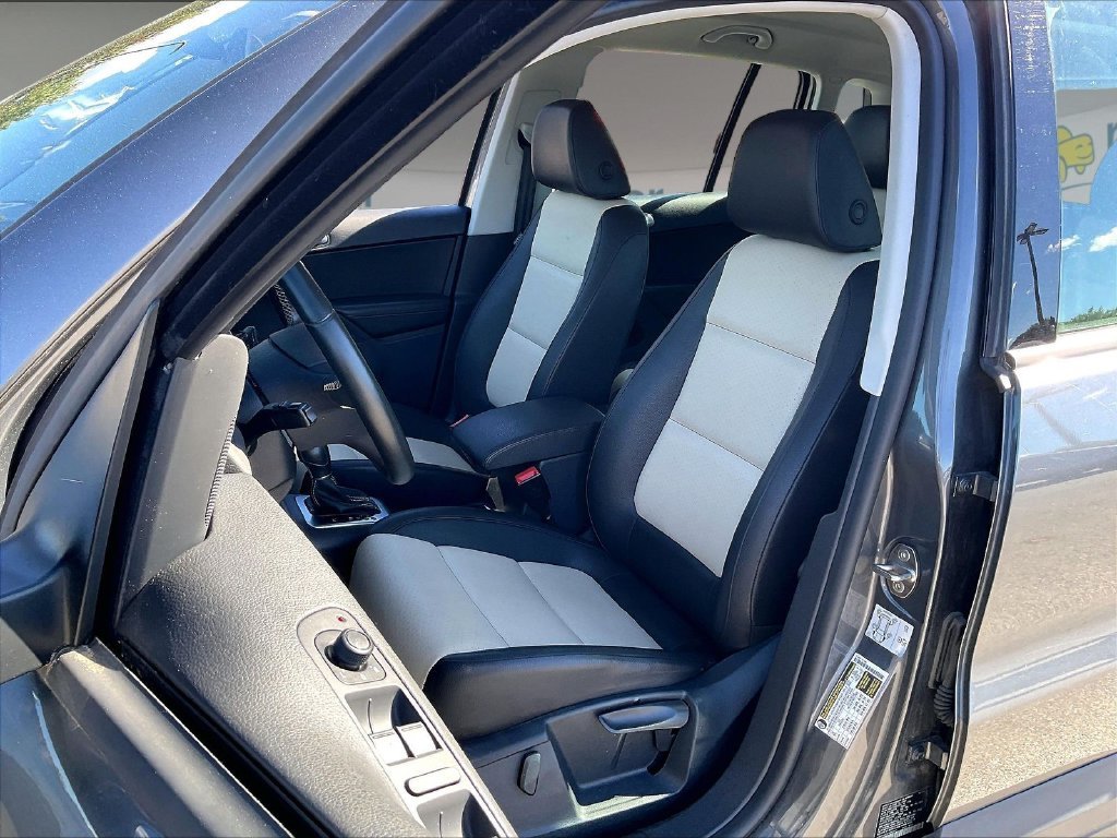 Used 2016 Pepper / Gray Volkswagen S image 9