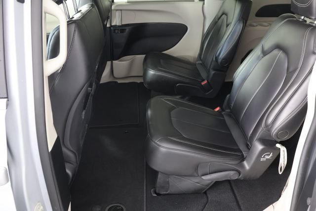 Used 2023 Silver Mist Clearcoat Chrysler Touring L image 19