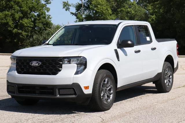 New 2026 Space White Metallic Ford XLT image 32