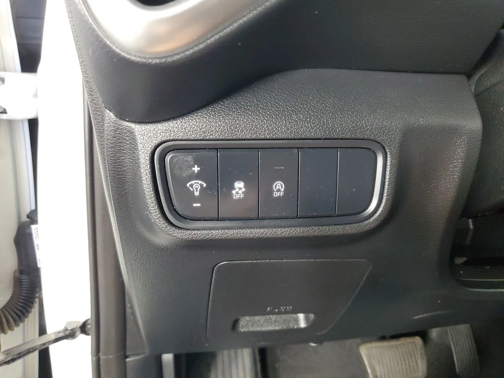 Used 2025 White Kia LX image 24