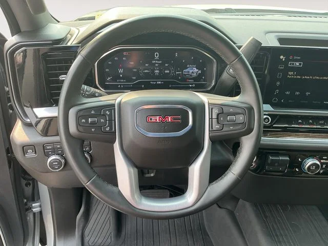Used 2024 Silver GMC Elevation image 12