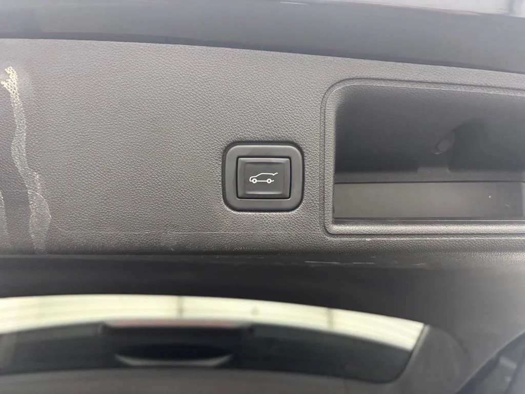 Used 2020 Black GMC Denali image 10