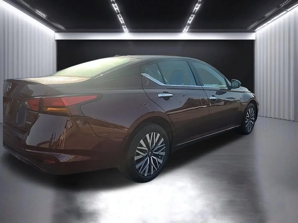 Used 2025 Red Nissan 2.5 SV image 4