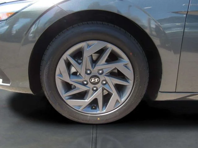 Used 2024 Gray Hyundai SEL image 4