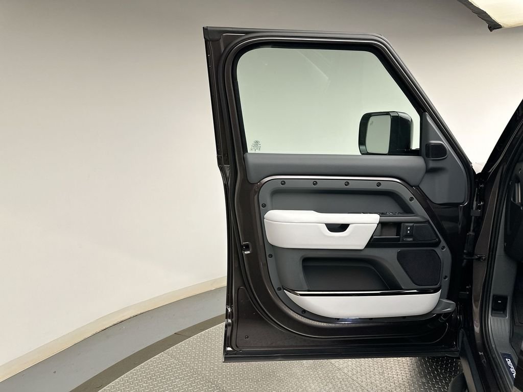 New 2026 Charente Grey Prem Met Land Rover OCTA image 9