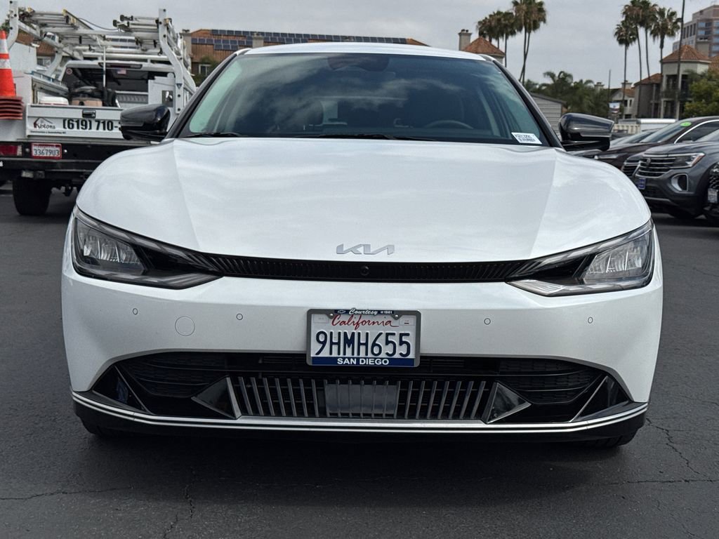 Used 2023 White Kia Wind image 5