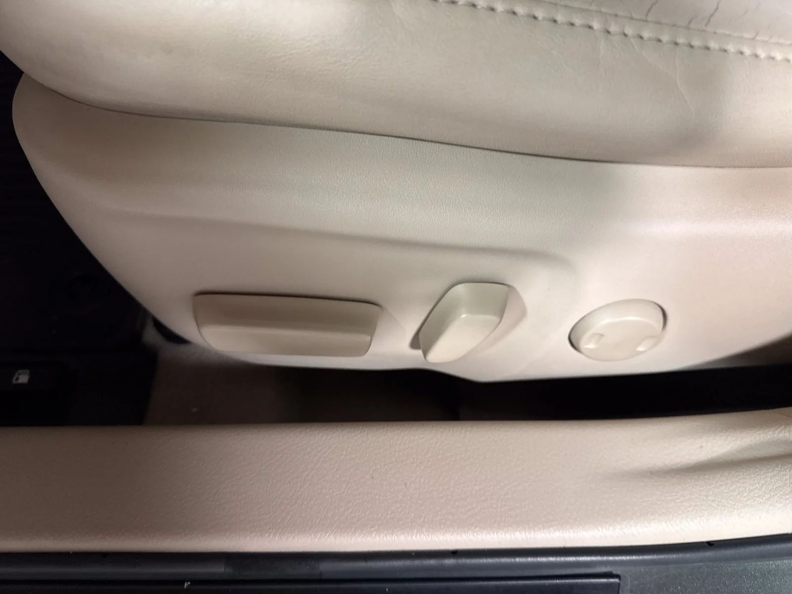 Used 2014 Cypress Pearl Toyota XLE image 11