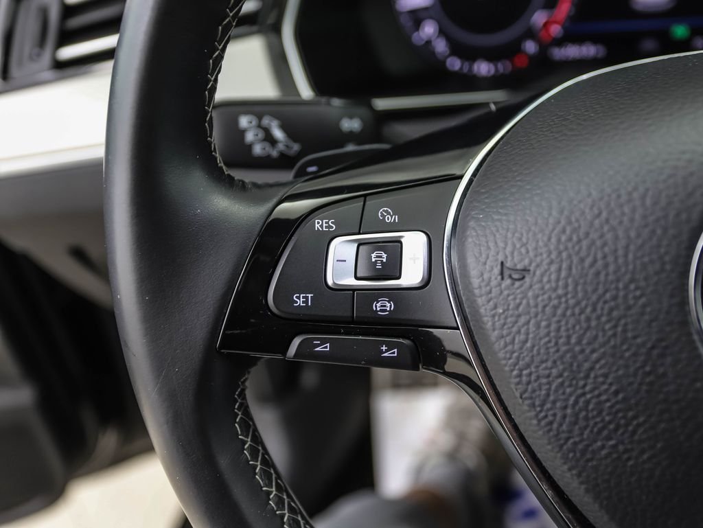 Used 2019 Deep Black Volkswagen 2.0T SEL R-Line image 12
