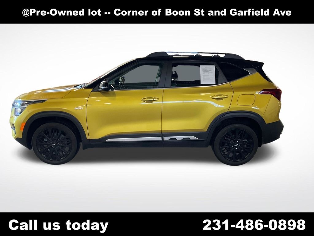 Used 2022 Yellow Kia Nightfall image 2