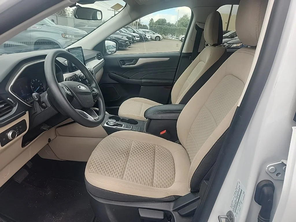 Used 2022 White Ford SE image 17
