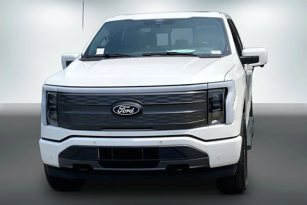 Used 2024 White Ford Lariat image 7