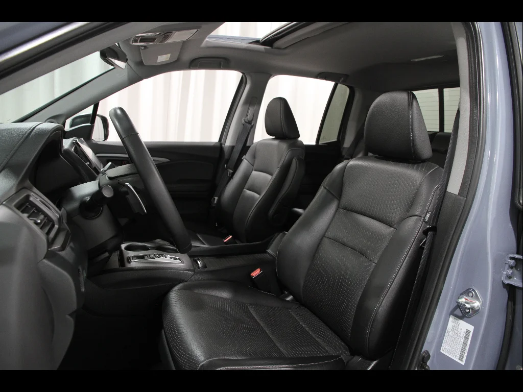 Used 2023 Gray Honda RTL image 5