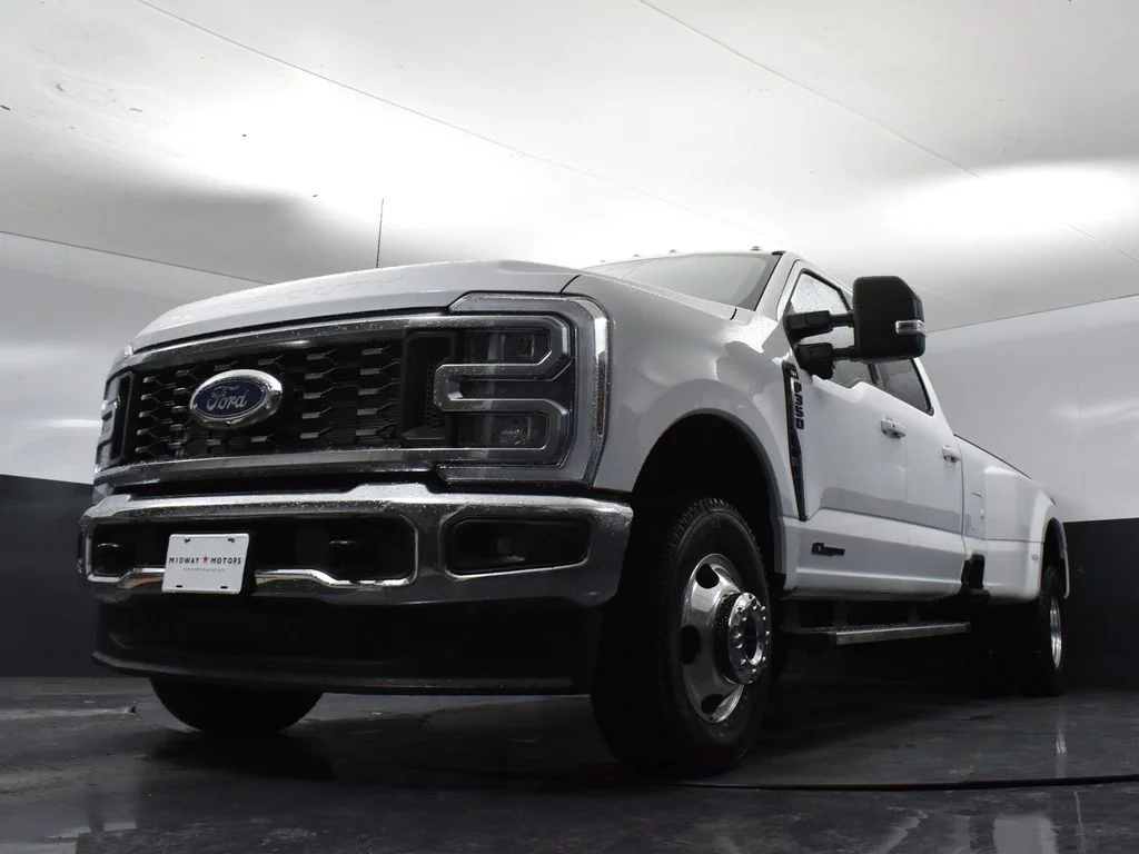 New 2026 Oxford White Ford F-350® XLT image 32